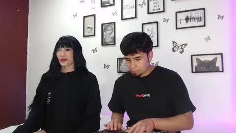 Snapshot of coupsextop chatting on 01-05-25, 04:04 Juli and Liam online show from 01-05-25, 04:04