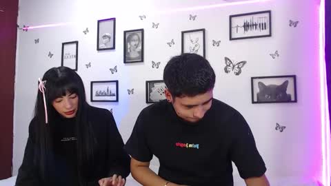 Snapshot of coupsextop chatting on 02-19-25, 04:34 Juli and Liam online show from 02-19-25, 04:34