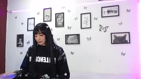 Snapshot of coupsextop chatting on 02-24-25, 07:55 Juli and Liam online show from 02-24-25, 07:55
