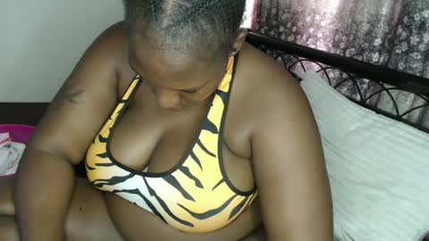 Snapshot of cozy_dion chatting on 07-17-26, 11:06 Erykah online show from 07-17-26, 11:06