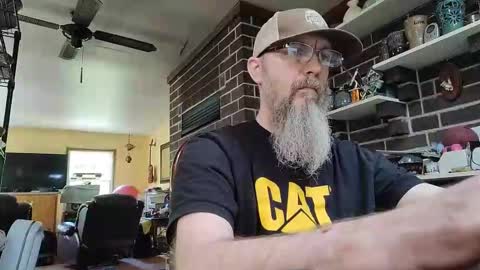 Snapshot of craven_moreass chatting on 05-15-26, 02:35 Dick Fitswell online show from 05-15-26, 02:35
