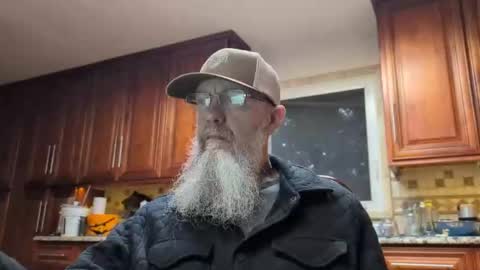 Snapshot of craven_moreass chatting on 05-28-26, 10:23 Dick Fitswell online show from 05-28-26, 10:23