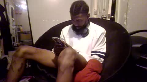 Snapshot of craze320084 chatting on 09-11-25, 09:48 craze320084 online show from 09-11-25, 09:48