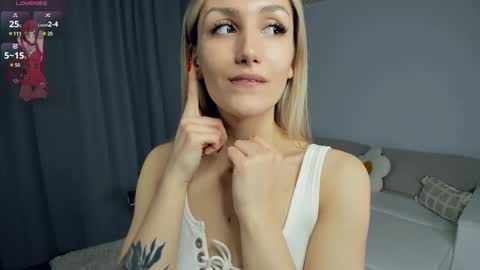 Snapshot of crazy_selfi chatting on 02-01-25, 02:26 Emma online show from 02-01-25, 02:26