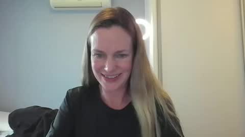 Anny online show from 11-17-25, 03:51