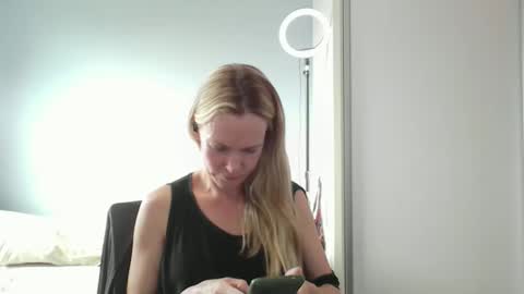 Anny online show from 02-18-26, 06:59