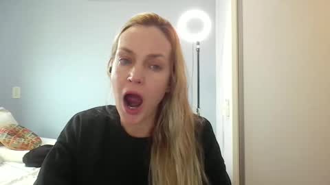 Snapshot of crazyanny chatting on 06-04-26, 10:54 Anny online show from 06-04-26, 10:54
