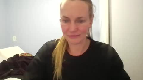 Snapshot of crazyanny chatting on 06-08-26, 12:36 Anny online show from 06-08-26, 12:36