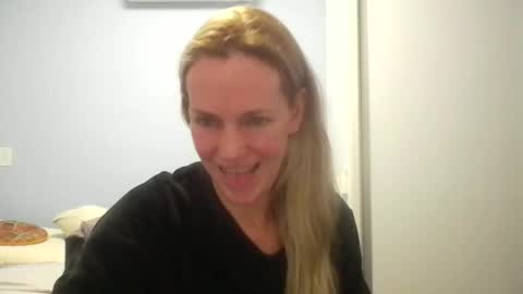 Snapshot of crazyanny chatting on 06-30-26, 12:11 Anny online show from 06-30-26, 12:11