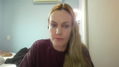 Snapshot of crazyanny chatting on 07-09-26, 10:52 Anny online show from 07-09-26, 10:52