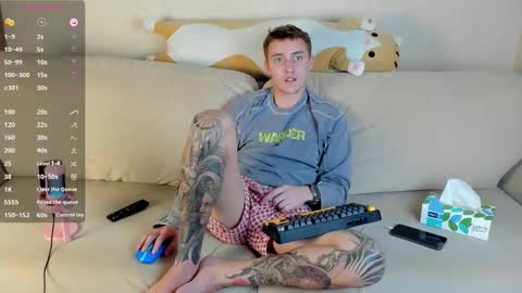 Snapshot of crazybottom99 chatting on 02-01-26, 07:01 Alex online show from 02-01-26, 07:01