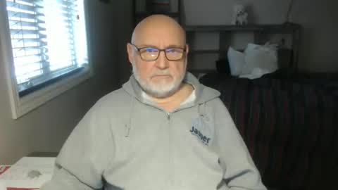 Creamormilk online show from 12-17-25, 01:17