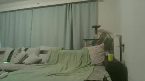 creamybiscuits12 online show from 10-04-25, 04:49