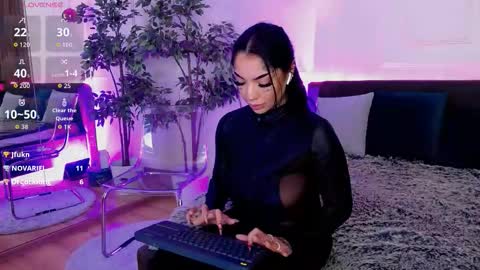 Sophie online show from 11-06-25, 08:04