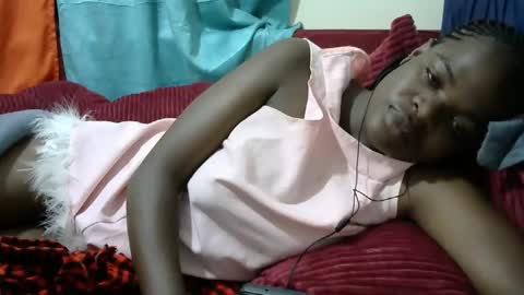 Snapshot of creamymomma chatting on 12-08-24, 02:18 verah online show from 12-08-24, 02:18