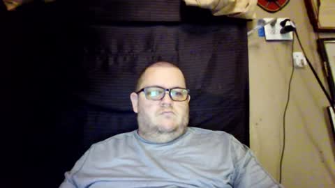 Snapshot of creeeping_death chatting on 12-03-24, 09:12 The hopeless romantic online show from 12-03-24, 09:12