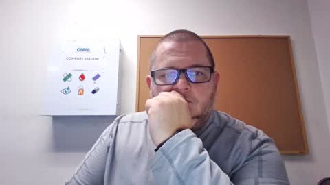 Snapshot of creeeping_death chatting on 12-15-24, 01:46 The hopeless romantic online show from 12-15-24, 01:46