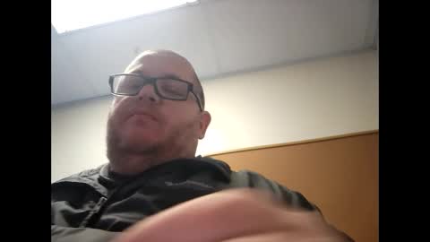 Snapshot of creeeping_death chatting on 01-03-25, 08:22 The hopeless romantic online show from 01-03-25, 08:22