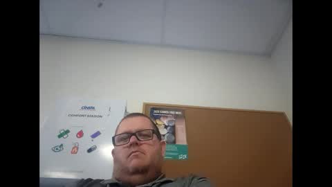 Snapshot of creeeping_death chatting on 02-09-25, 05:19 The hopeless romantic online show from 02-09-25, 05:19