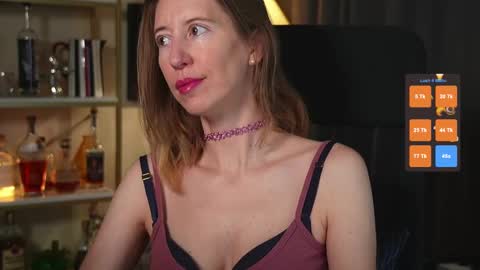 Quinn de la Creme online show from 10-24-25, 05:42