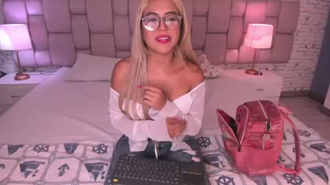 CristyBloom  online show from 06-01-26, 07:59