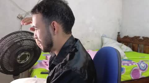 Snapshot of cris_simons chatting on 01-04-25, 03:18 cris_simons online show from 01-04-25, 03:18