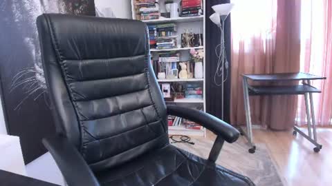 Snapshot of crissnight chatting on 07-27-26, 08:32 Twitter Christinne p online show from 07-27-26, 08:32