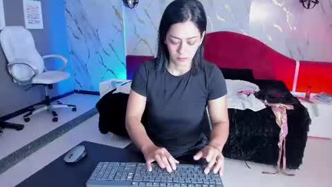 Snapshot of cristal_crossfit chatting on 07-16-26, 10:10 Cristal online show from 07-16-26, 10:10