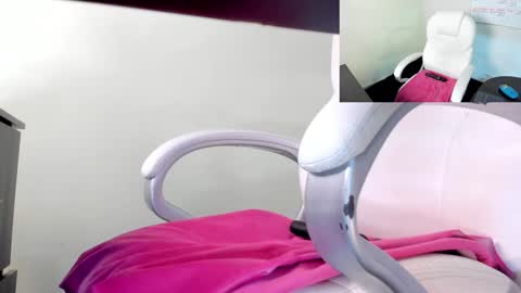 Snapshot of cristal_princess_ chatting on 01-04-25, 07:13 Cristal online show from 01-04-25, 07:13