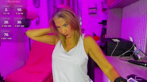 Snapshot of cristalayala_ chatting on 06-17-26, 11:27 Cristal Ayala online show from 06-17-26, 11:27