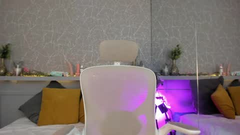 cristalbm_ online show from 05-18-26, 09:53