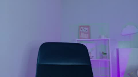 Nicole  Connection time 220pm-910pmCol online show from 12-20-25, 07:43