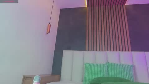 Nicole  Connection time 220pm-910pmCol online show from 02-06-26, 08:45