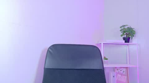 Nicole  Connection time 220pm-910pmCol online show from 04-04-26, 07:33