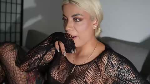 Laura online show from 01-19-26, 02:37