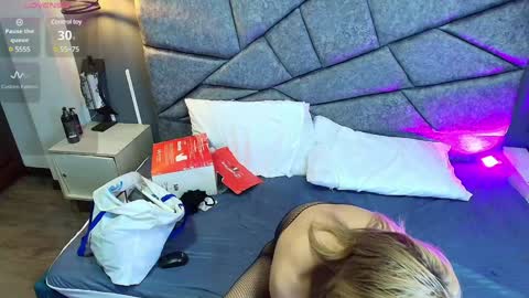 Snapshot of cristalmillf chatting on 12-17-24, 07:26 CRISTAL MILF online show from 12-17-24, 07:26