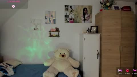 Snapshot of cristamunez chatting on 06-19-26, 03:55 veronika online show from 06-19-26, 03:55