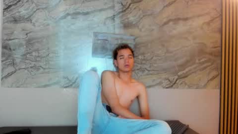 Cristhian online show from 10-21-25, 03:57