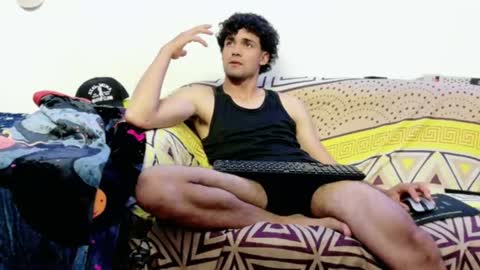 Snapshot of cristian_gp chatting on 06-12-26, 01:37 cristian gp online show from 06-12-26, 01:37