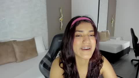 Snapshot of cristin_collins chatting on 05-19-26, 09:32 C R I S T I N online show from 05-19-26, 09:32