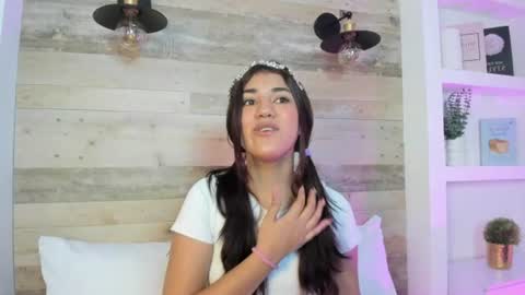 Snapshot of cristin_collins chatting on 06-12-26, 03:16 C R I S T I N online show from 06-12-26, 03:16