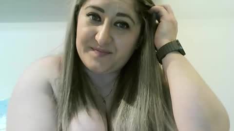 cristina20021991 online show from 03-10-25, 09:18