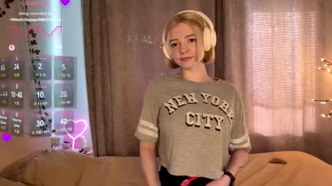 Snapshot of cristinekondo chatting on 05-28-26, 03:09 Marry online show from 05-28-26, 03:09