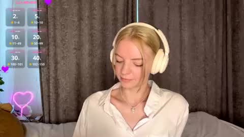 Snapshot of cristinekondo chatting on 06-18-26, 04:00 Marry online show from 06-18-26, 04:00