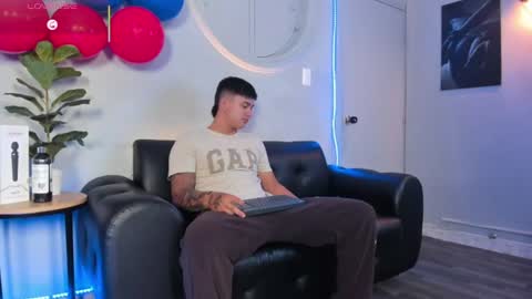 Snapshot of cristopher_strong chatting on 06-10-26, 12:15 Cristopher online show from 06-10-26, 12:15