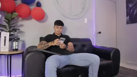 Snapshot of cristopher_strong chatting on 06-19-26, 11:58 Cristopher online show from 06-19-26, 11:58