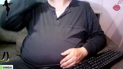 Snapshot of crossdresser64 chatting on 11-19-25, 02:00 Linda Cross online show from 11-19-25, 02:00
