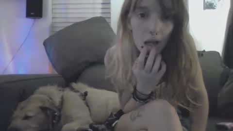 Snapshot of crylei chatting on 12-11-24, 01:47 kybaby online show from 12-11-24, 01:47