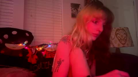 Snapshot of crylei chatting on 12-31-24, 06:37 kybaby online show from 12-31-24, 06:37