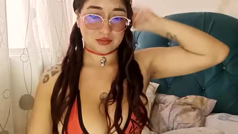 Snapshot of crystal_669 chatting on 04-21-26, 01:39 carol online show from 04-21-26, 01:39
